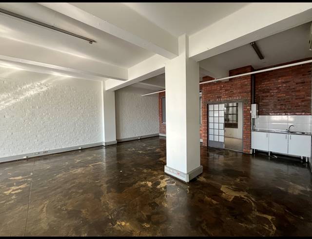 105M² BUSINESS TO LET IN WOODSTOCK